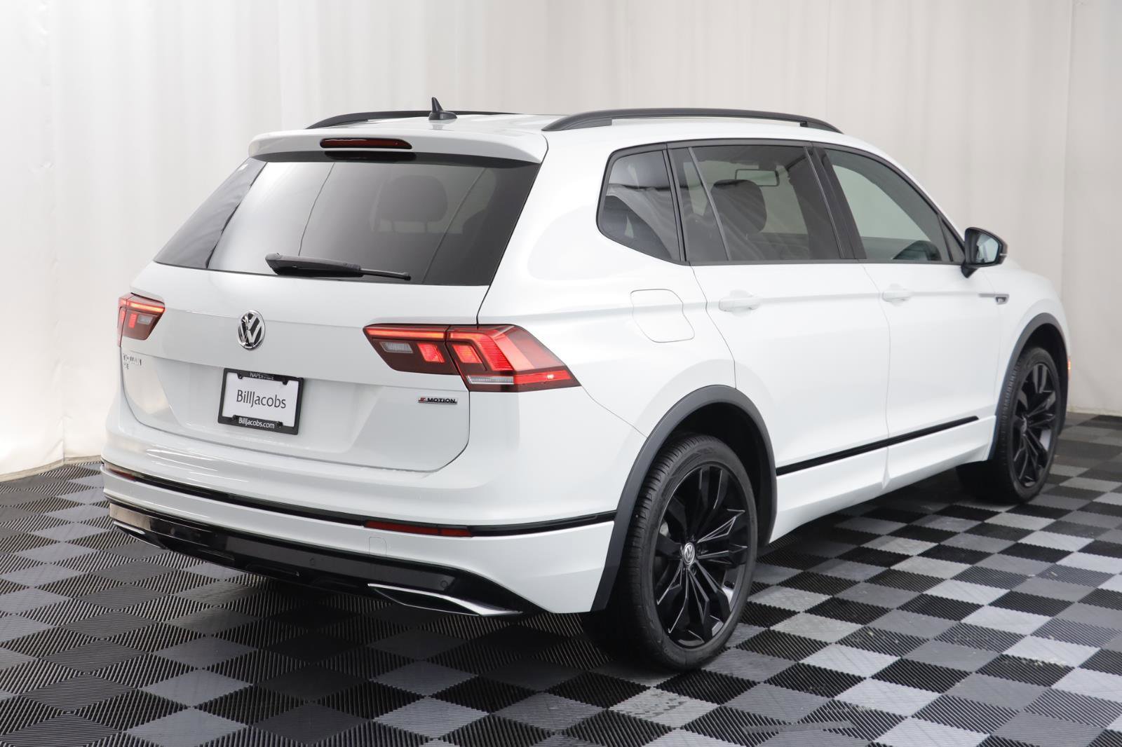 Used 2020 Volkswagen Tiguan SE R-Line image 18