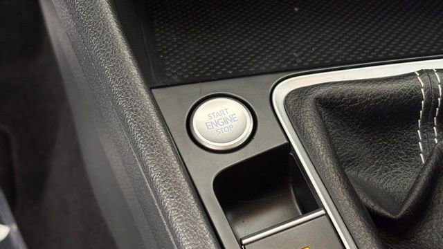 Used 2024 Volkswagen Jetta SE image 38