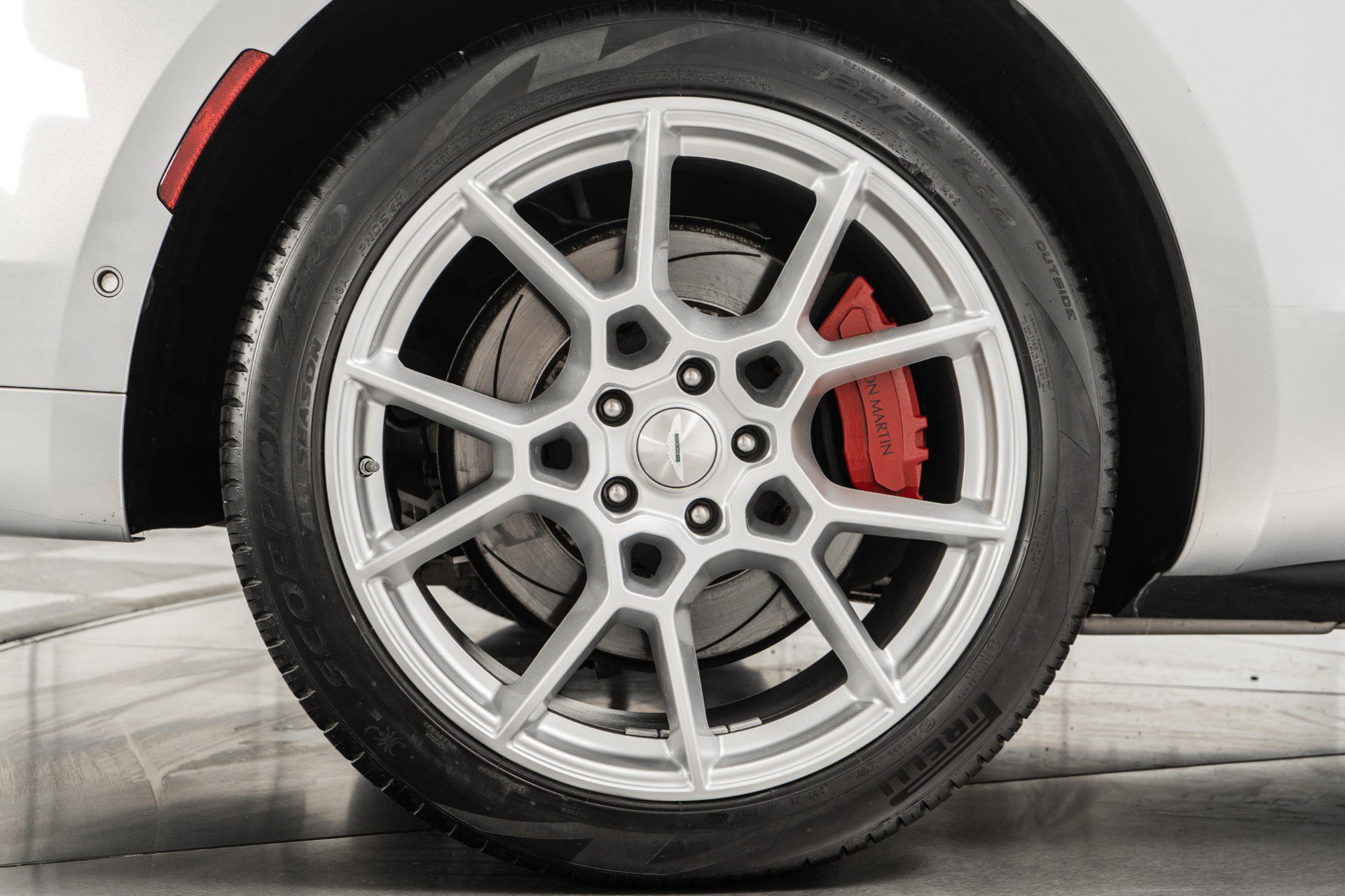 Used 2022 Aston Martin DBX image 37