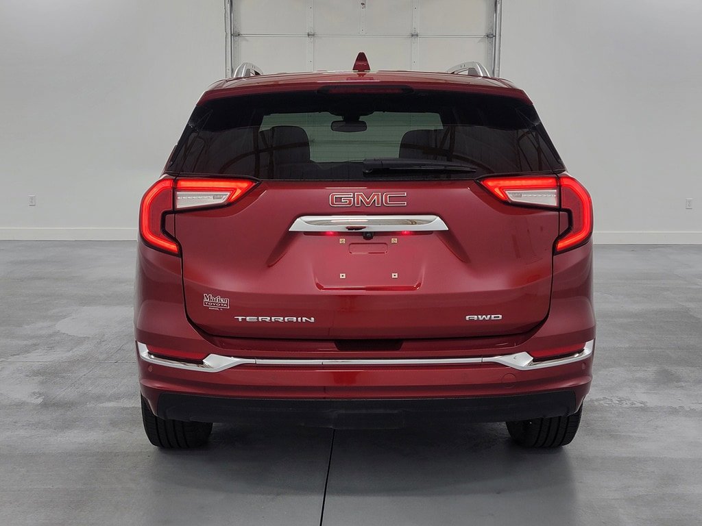 Used 2023 GMC Terrain Denali w/ Denali Premium Package AWD/4WD image 8