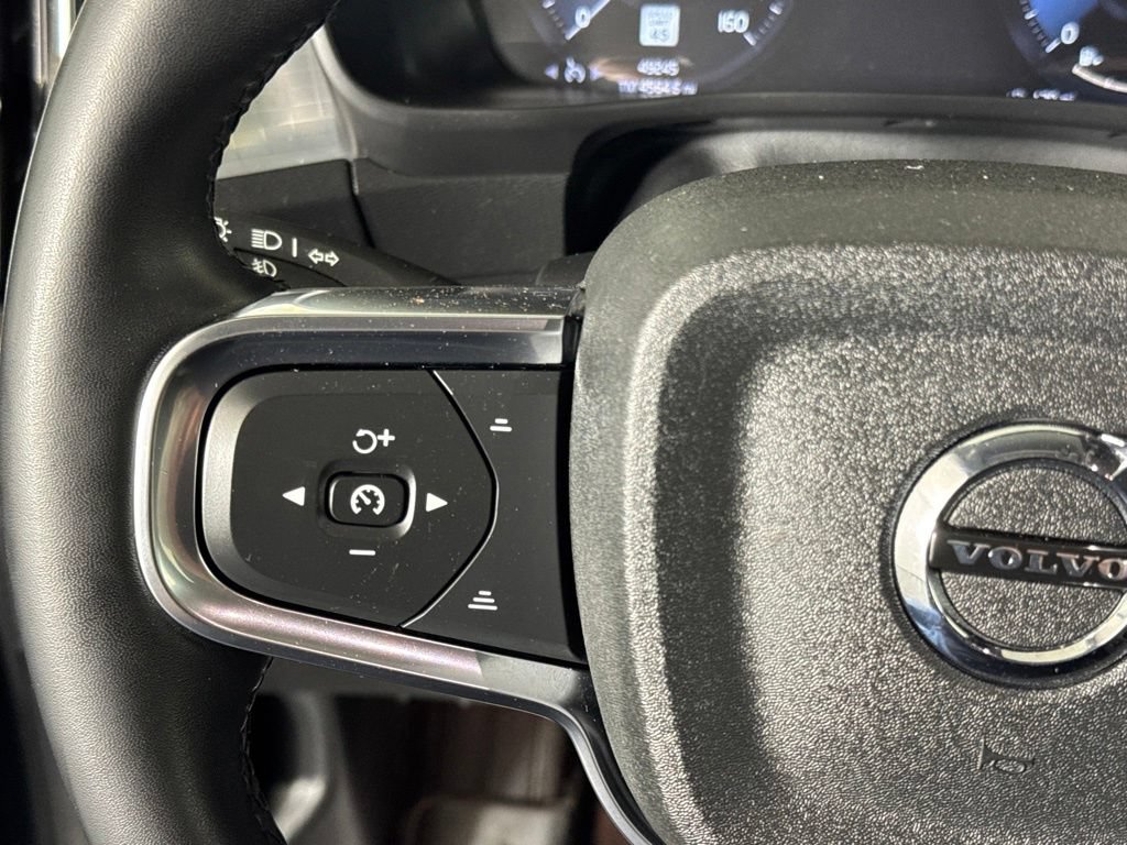 Used 2022 Volvo XC40 T5 Momentum AWD/4WD image 11