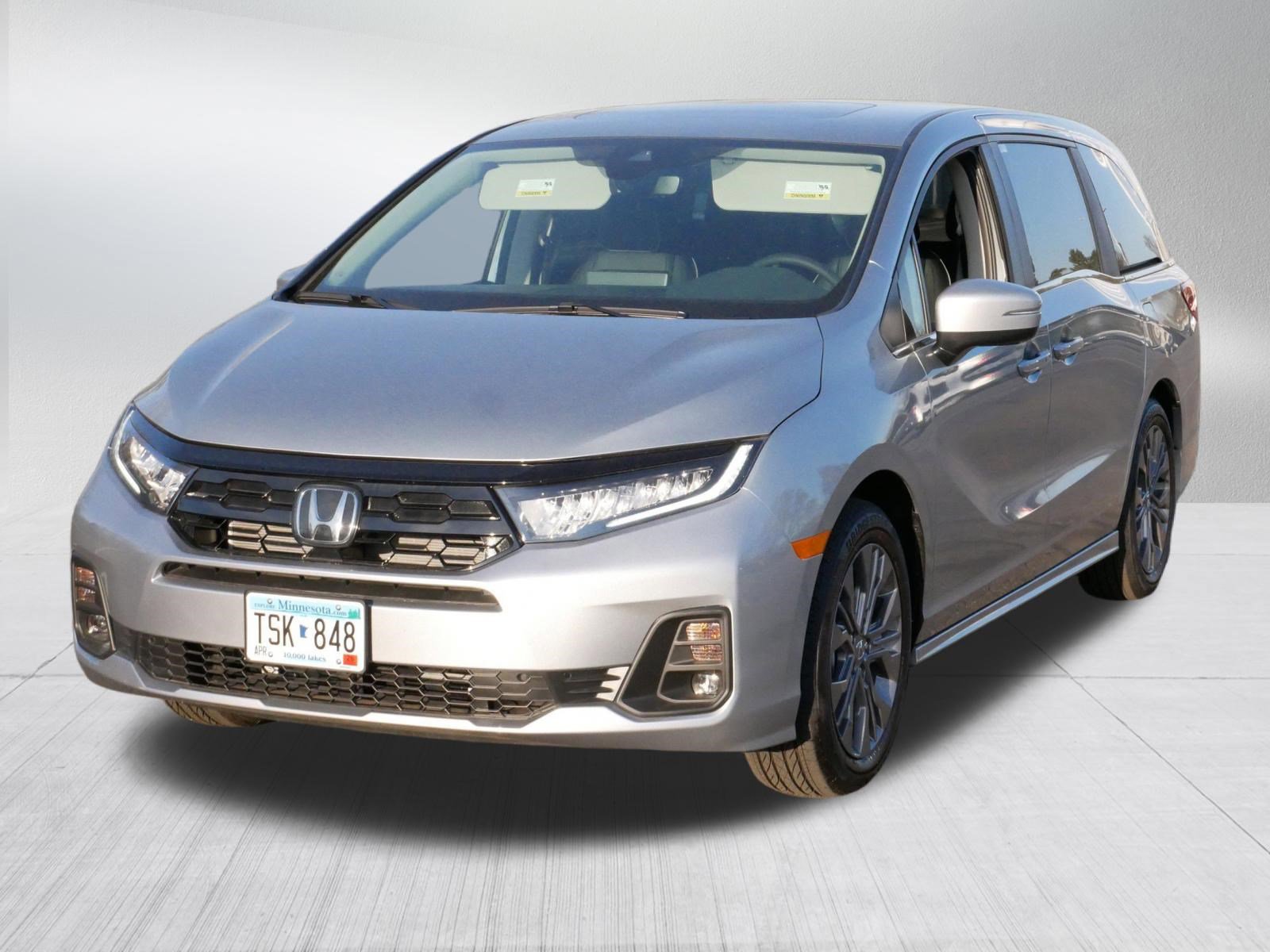 Used 2026 Honda Odyssey Touring image 2