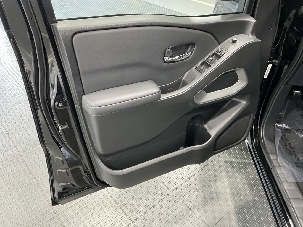 Used 2022 Nissan Frontier SV image 22