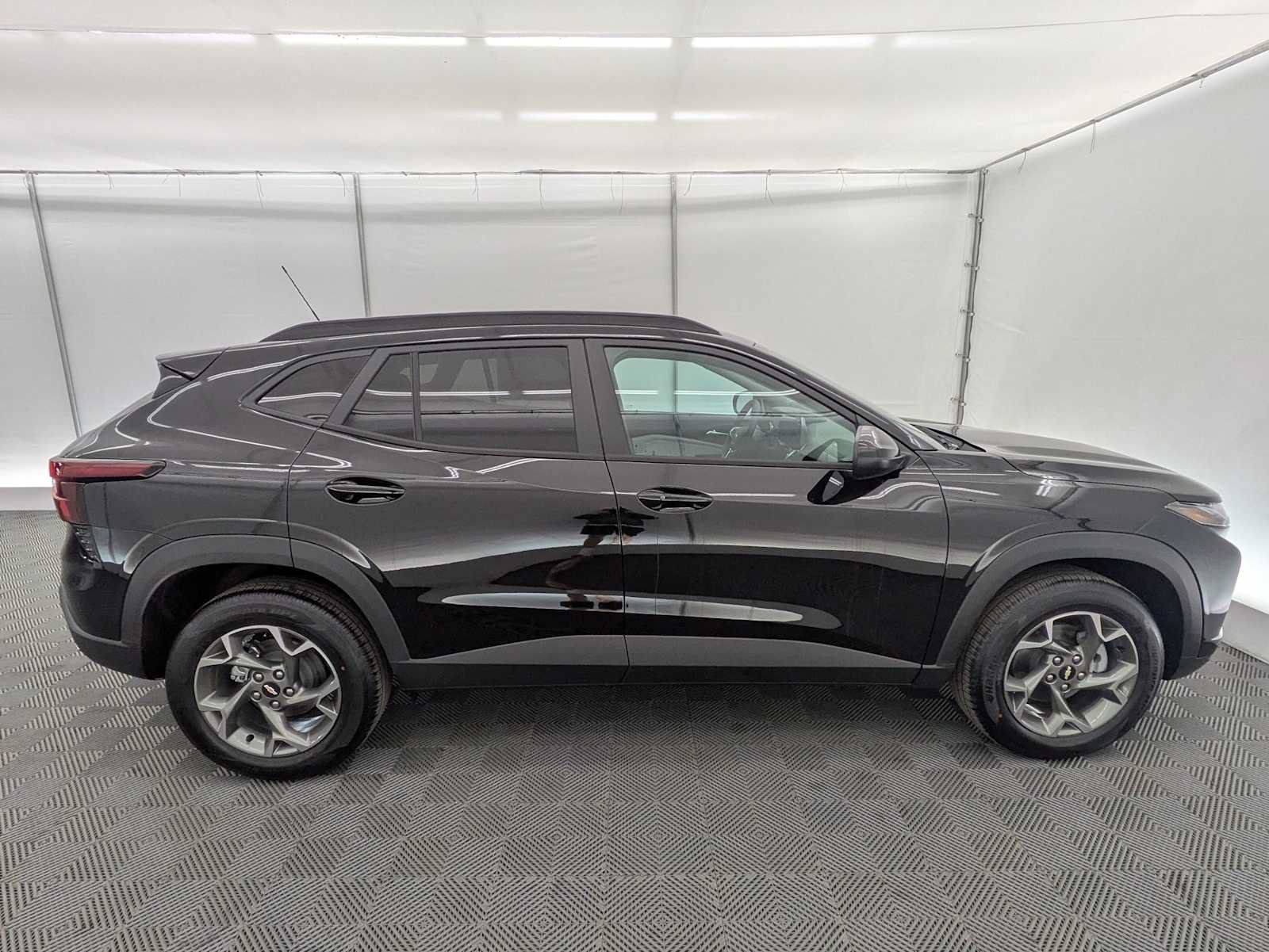 New 2026 Chevrolet Trax LT w/ Driver Confidence Package FWD image 7