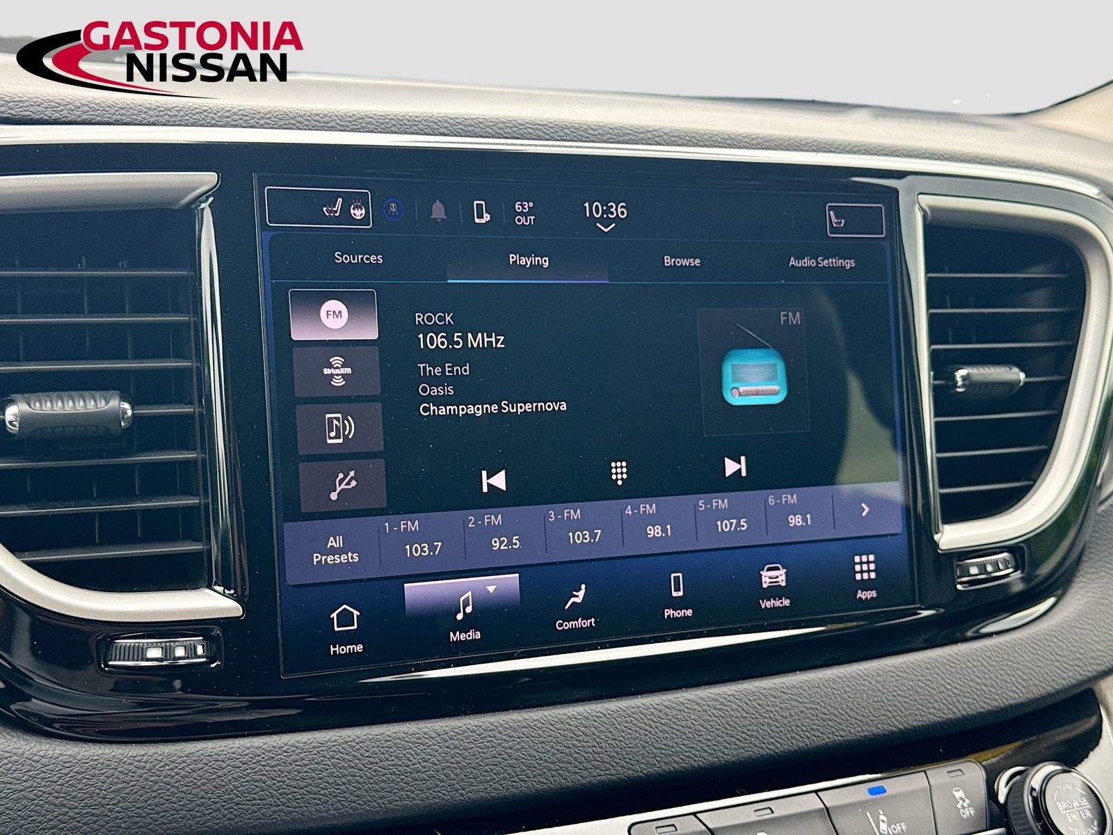 Used 2024 Chrysler Pacifica Touring-L FWD image 18