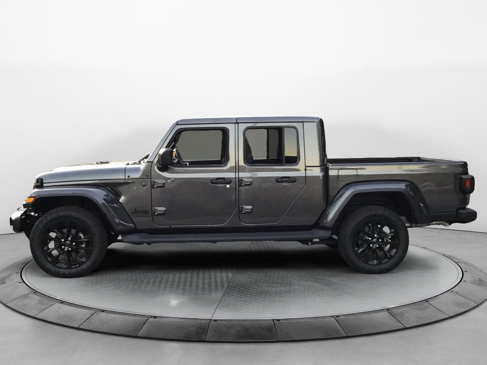 Used 2025 Jeep Gladiator Sport image 4