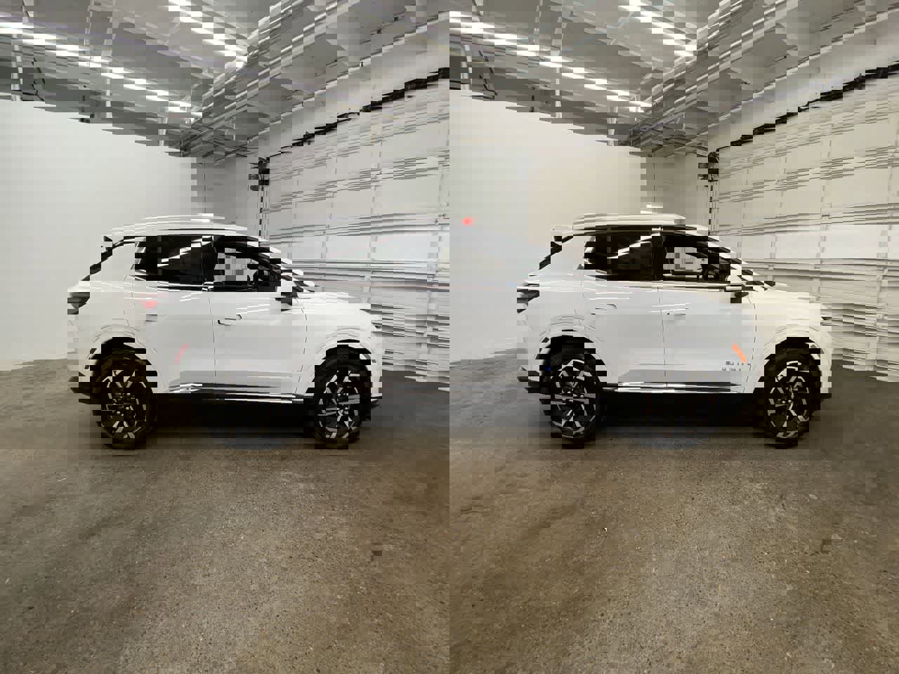 Used 2025 Chevrolet Equinox EV LT w/ Convenience Package image 7