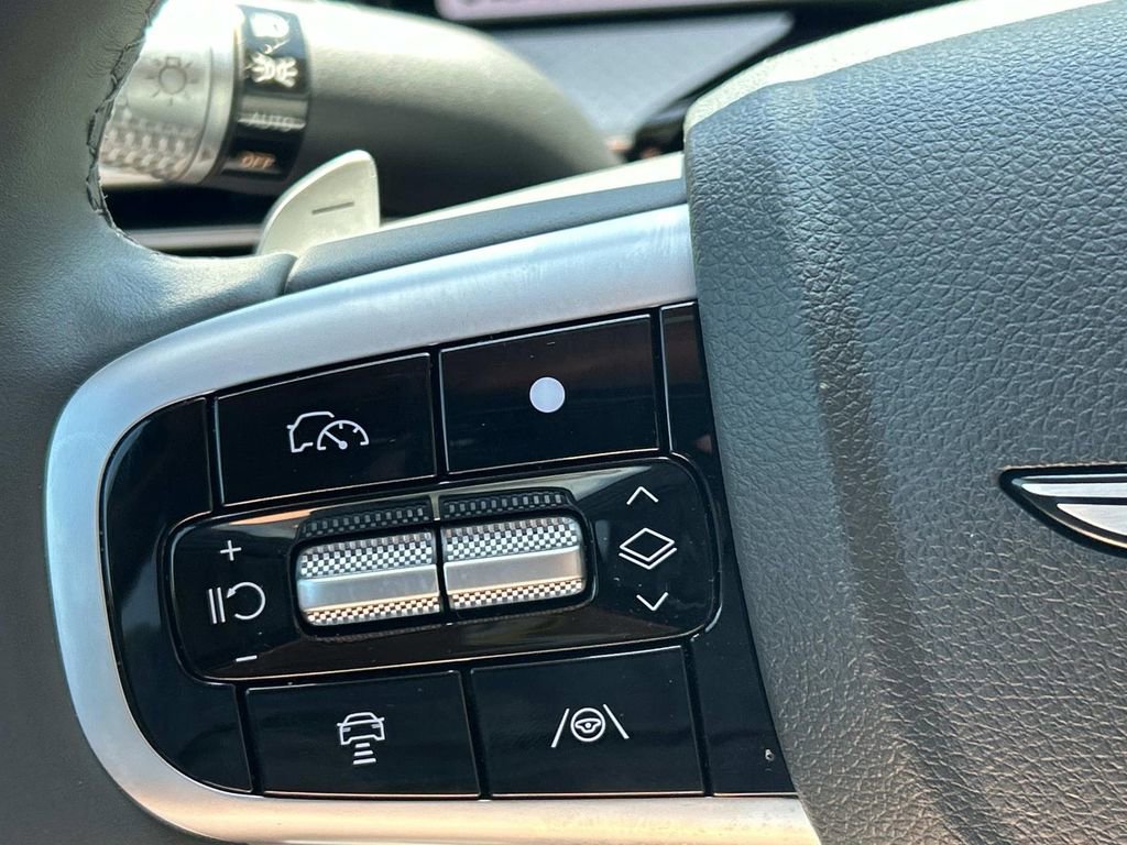 Used 2025 Genesis GV80 3.5T Advanced AWD/4WD image 32