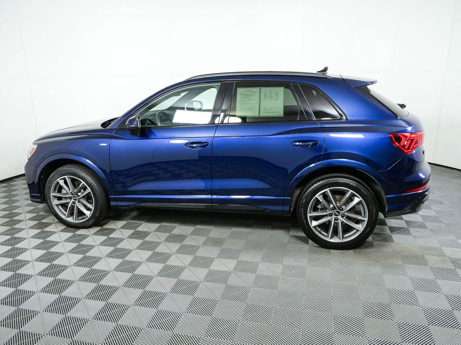 Used 2022 Audi Q3 2.0T Premium Plus w/ Premium Plus Package AWD/4WD image 31