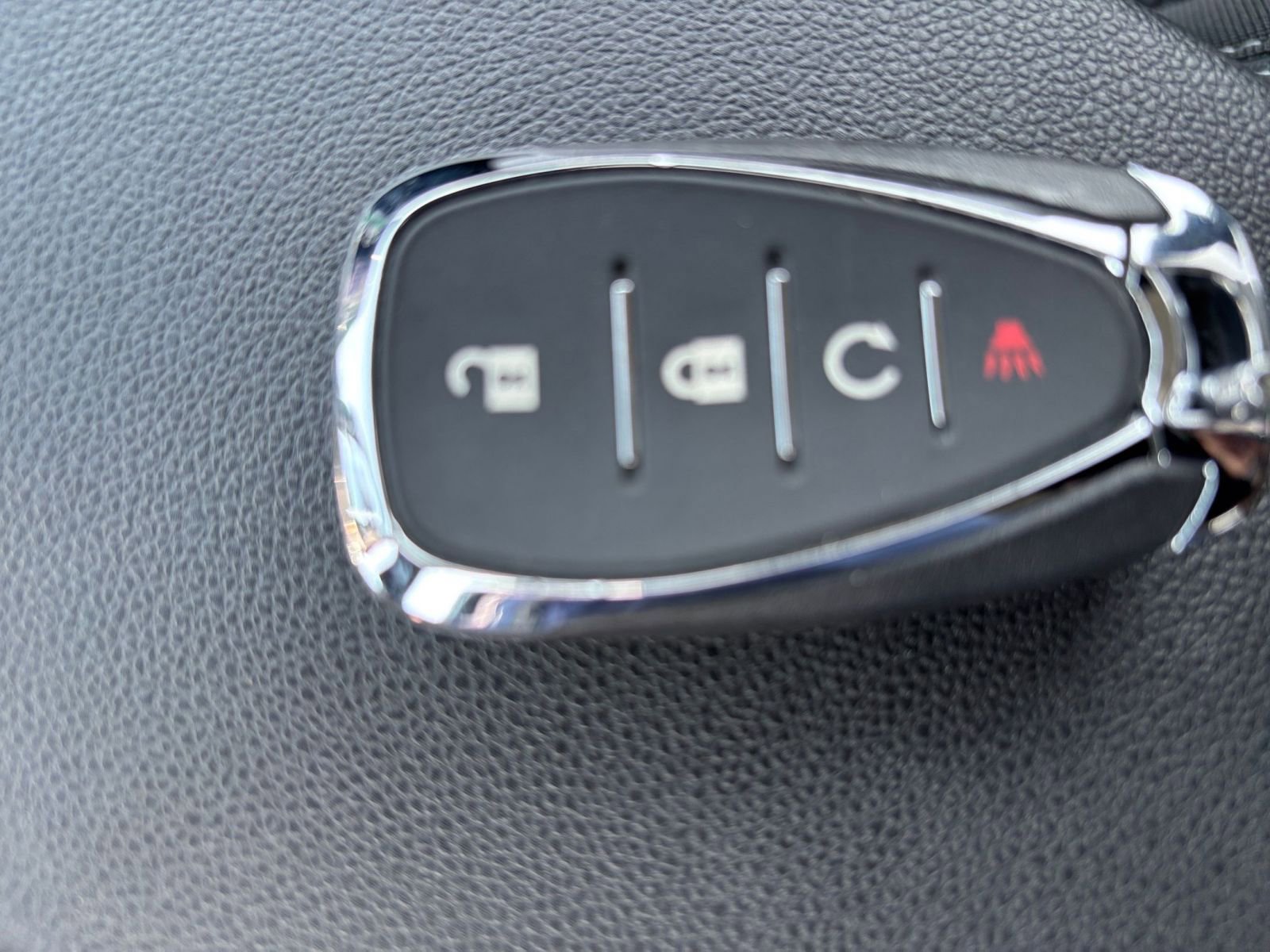 Used 2025 Chevrolet Trax LT w/ LT Convenience Package image 23