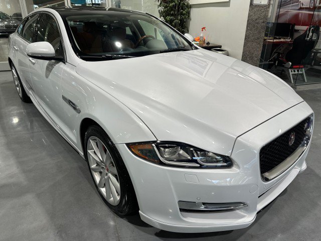 Used 2016 Jaguar XJ R-Sport RWD image 13