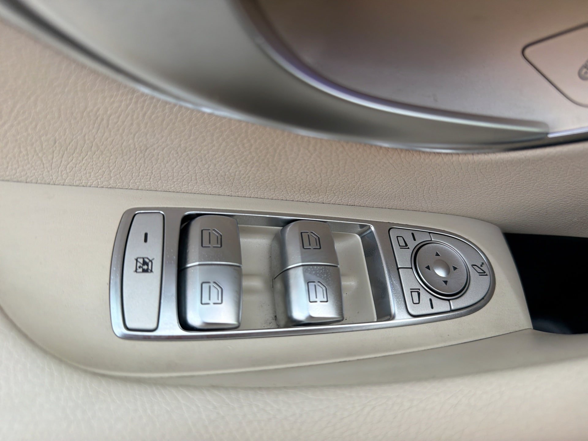 Used 2017 Mercedes-Benz E 300 4MATIC image 15