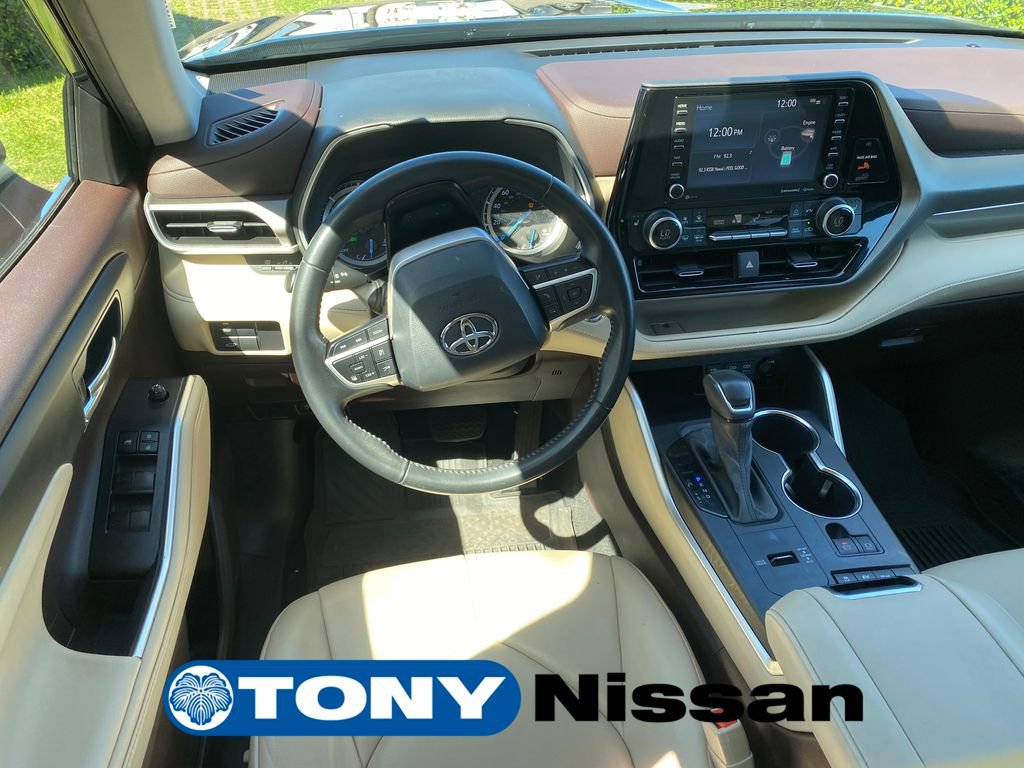 Used 2022 Toyota Highlander XLE image 12