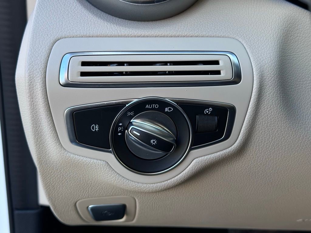 Used 2021 Mercedes-Benz C 300 4MATIC Sedan image 19