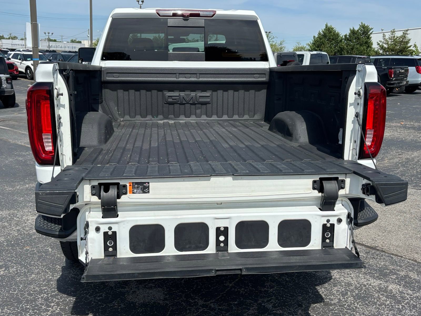 Used 2022 GMC Sierra 2500 SLT w/ SLT Convenience Package AWD/4WD image 17