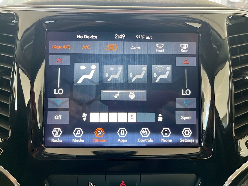 Used 2020 Jeep Cherokee Limited FWD image 20