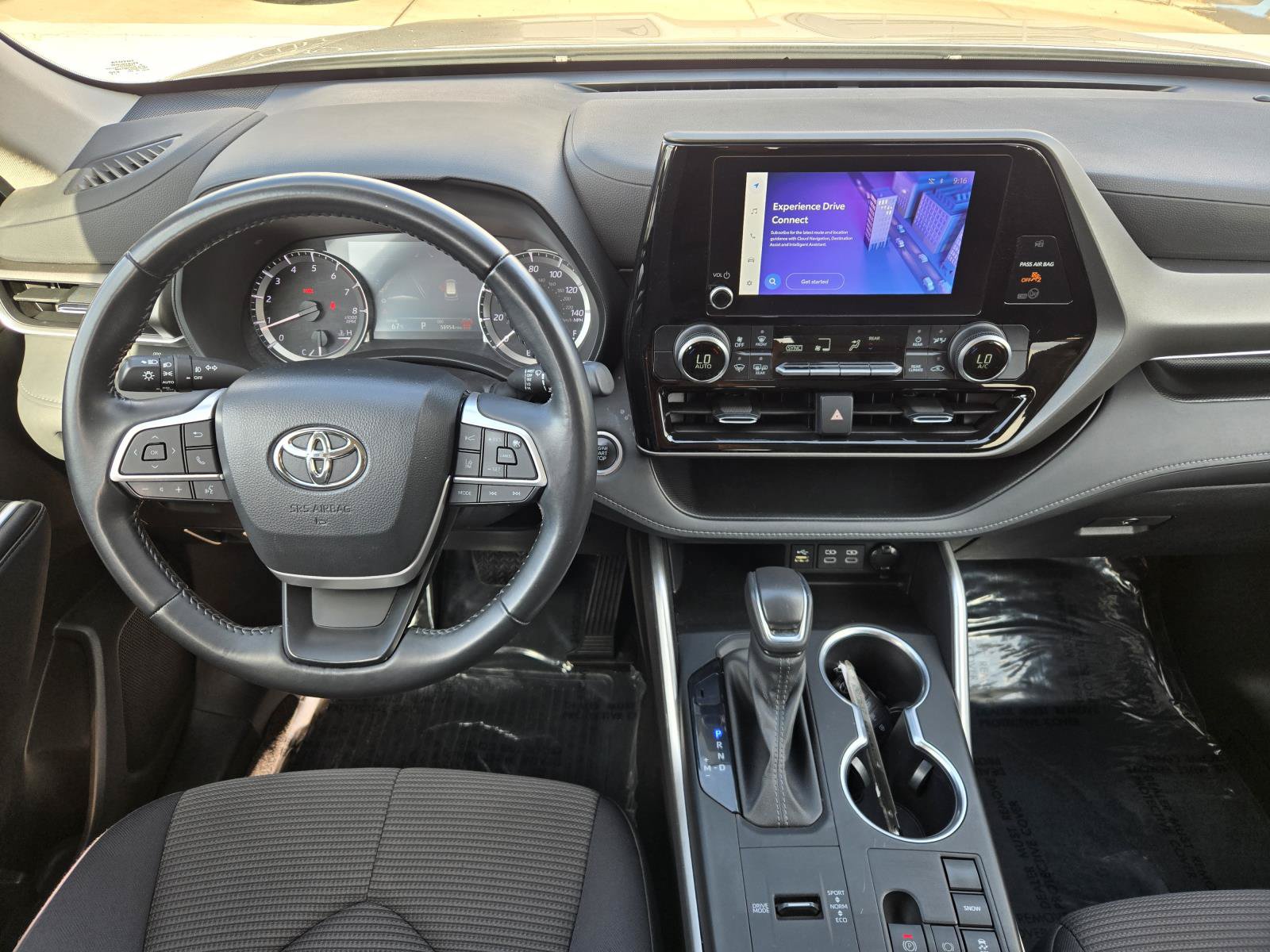 Used 2024 Toyota Highlander LE FWD image 6