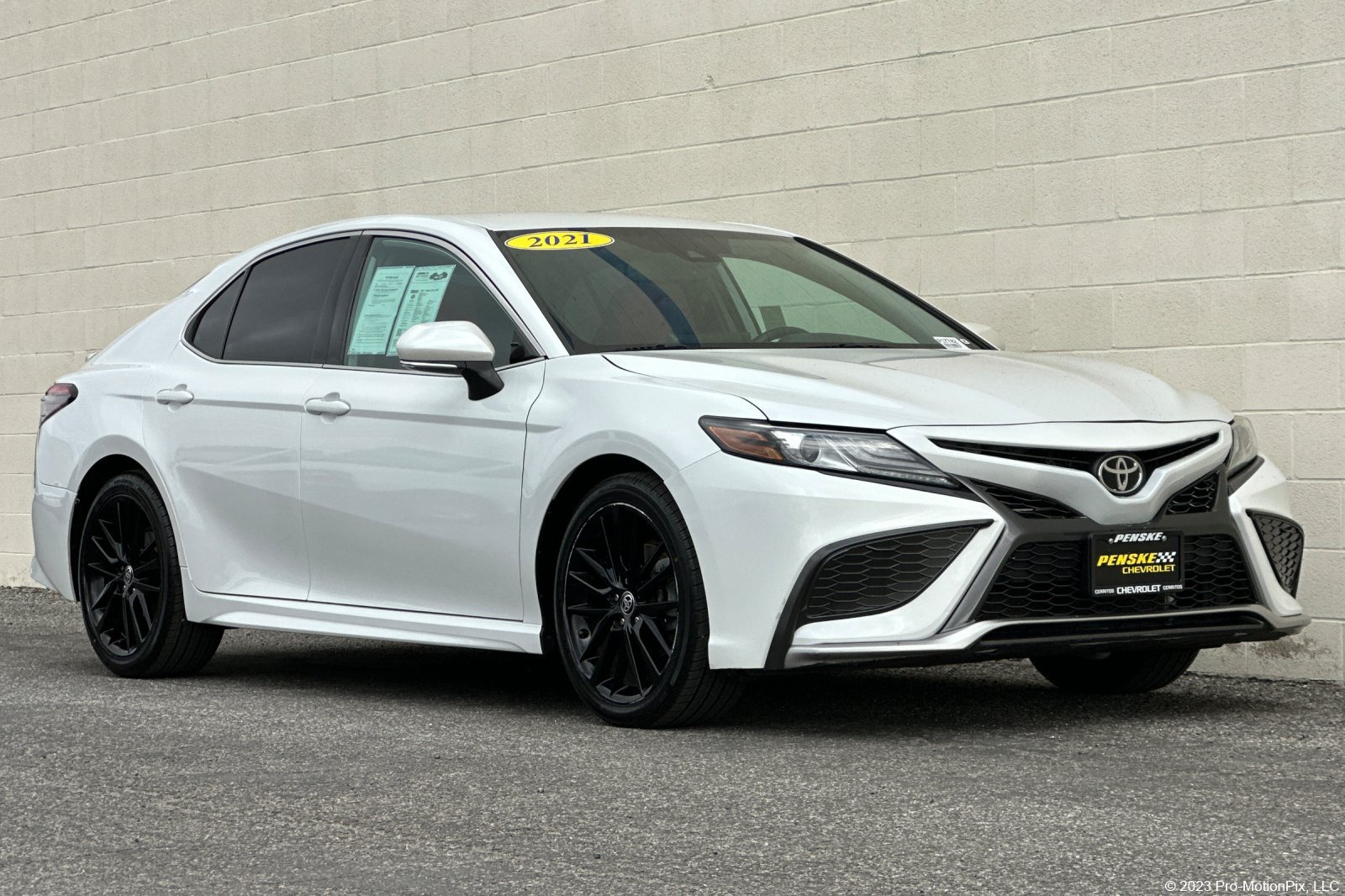 Used 2021 Toyota Camry XSE w/ Carpet Mat Package (TMS) FWD image 1