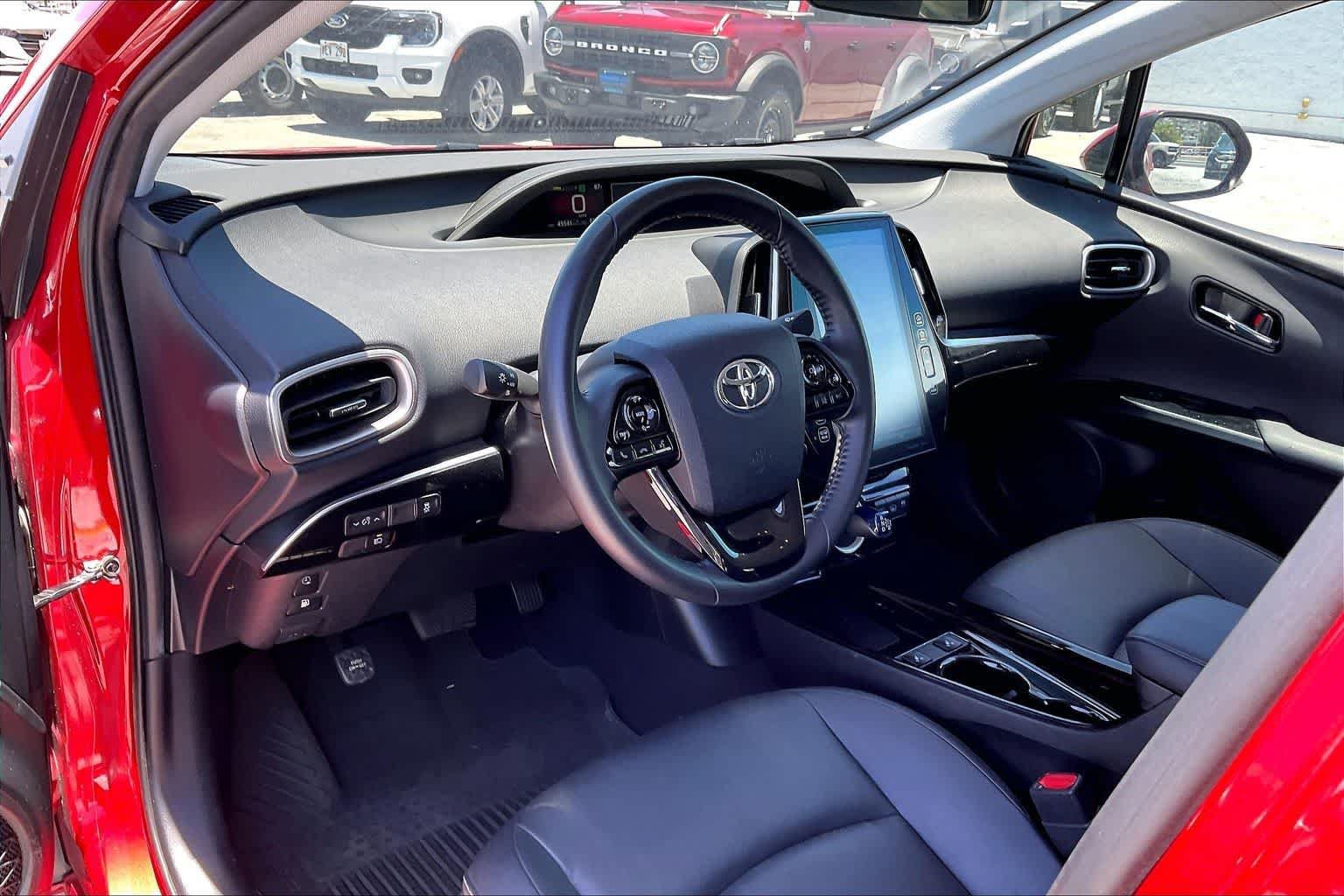 Used 2022 Toyota Prius Prime XLE FWD video 2