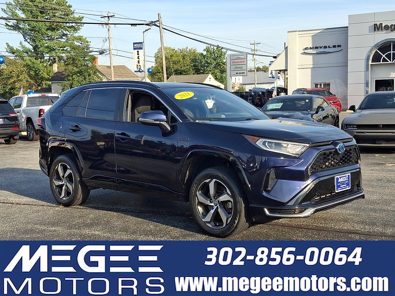 Used 2021 Toyota RAV4 SE w/ Weather & Moonroof Package AWD/4WD image 1