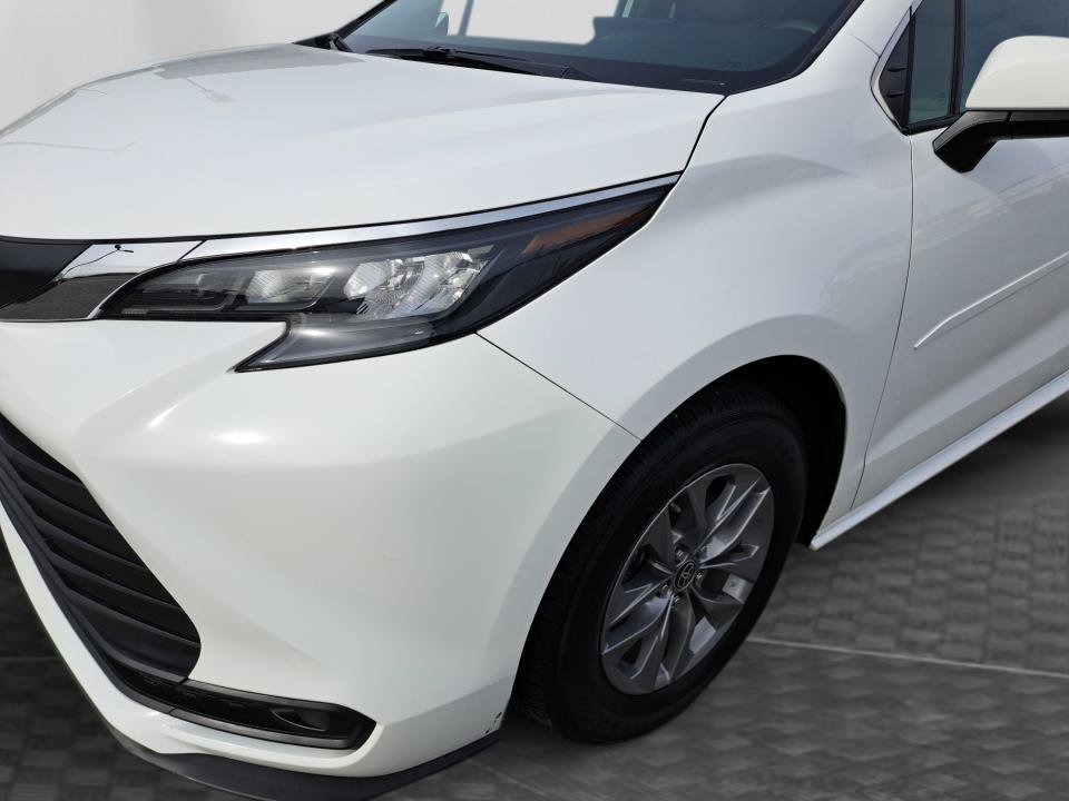 Used 2025 Toyota Sienna LE AWD/4WD image 26
