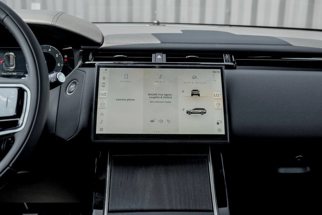 Certified 2026 Land Rover Range Rover Velar Dynamic SE AWD/4WD image 19
