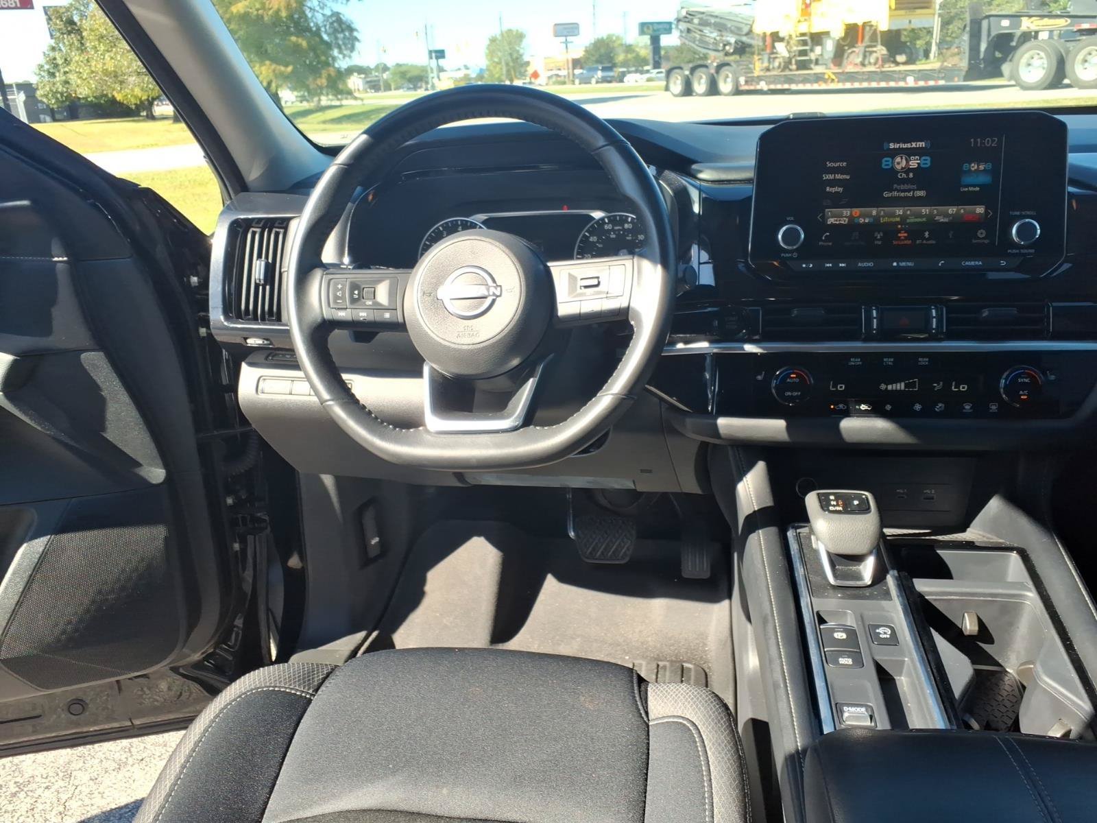 Used 2025 Nissan Pathfinder SV FWD image 16