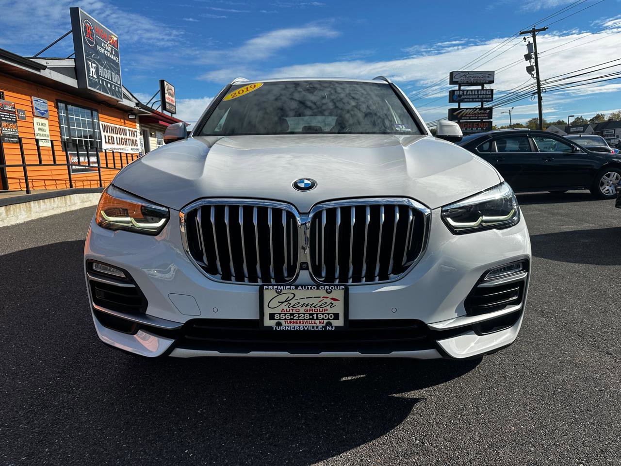 Used 2019 BMW X5 xDrive40i w/ Premium Package 2 AWD/4WD image 2