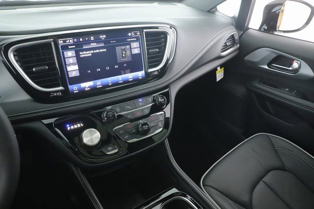 New 2026 Chrysler Pacifica Limited w/ S Appearance Package image 28