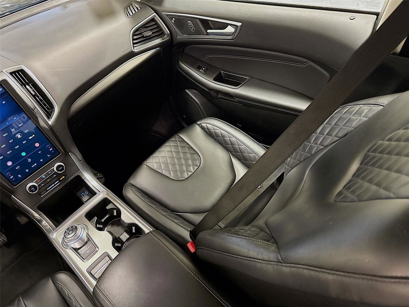 Used 2024 Ford Edge Titanium image 23