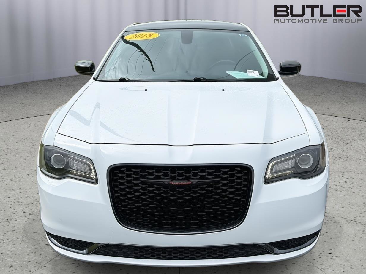 Used 2018 Chrysler 300 Touring w/ Sport Appearance Package RWD image 9
