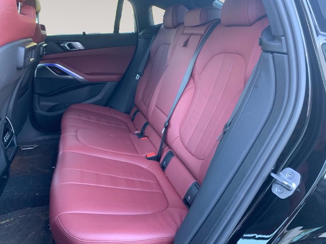 Used 2022 BMW X6 xDrive40i w/ M Sport Package AWD/4WD image 13