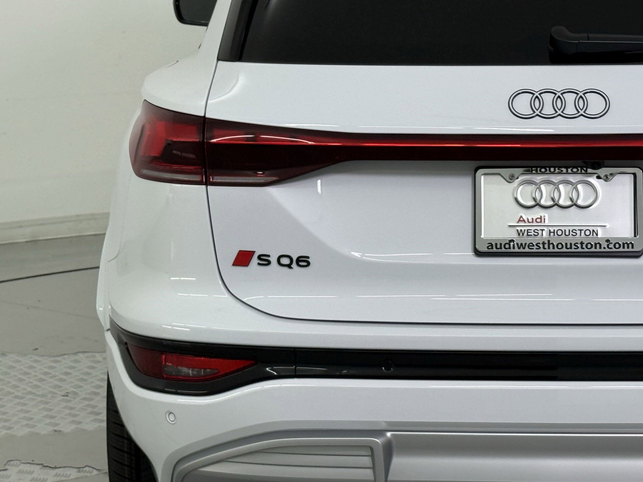 New 2025 Audi SQ6 e-tron Premium image 11