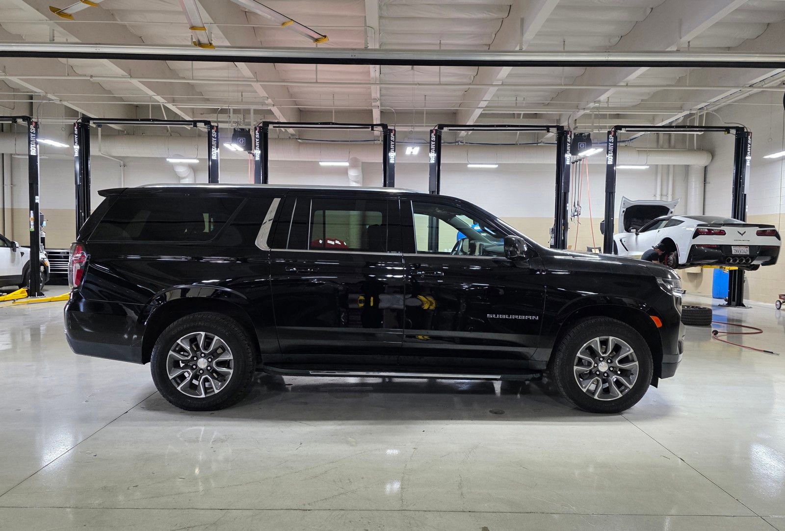 Used 2024 Chevrolet Suburban LT w/ LT Signature Package image 8