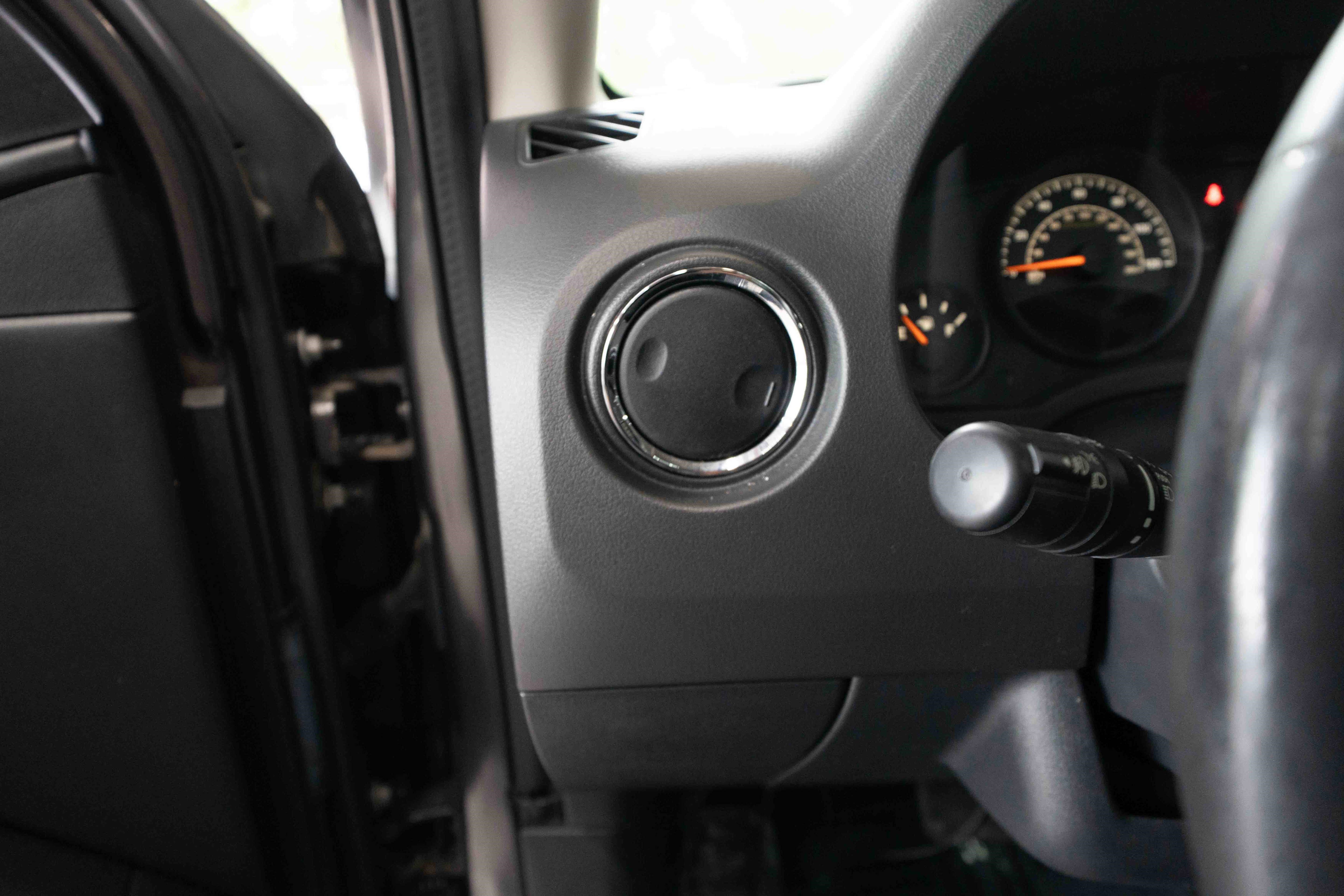 Used 2015 Jeep Patriot High Altitude AWD/4WD image 11