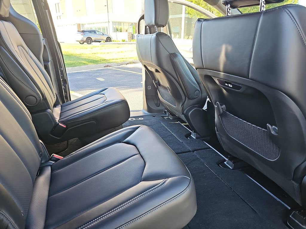 New 2026 Chrysler Pacifica Select image 11