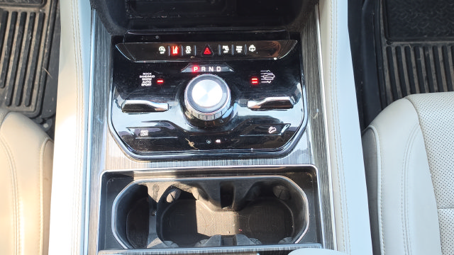 Used 2022 Jeep Wagoneer Series III AWD/4WD image 8