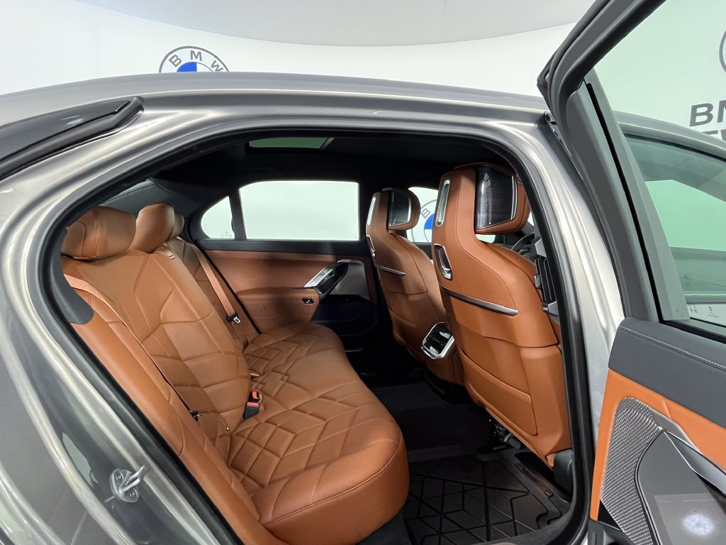 Used 2026 BMW 740i xDrive w/ Premium Package AWD/4WD image 20