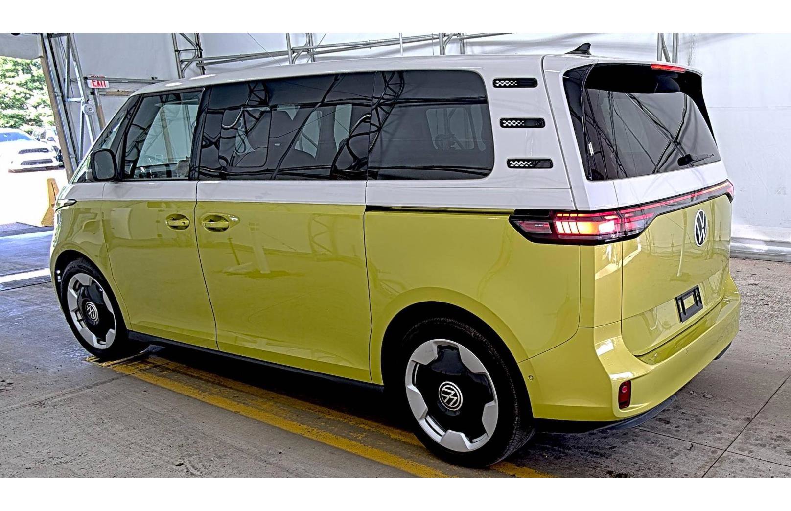 Used 2025 Volkswagen ID. Buzz Pro S Plus AWD/4WD image 5