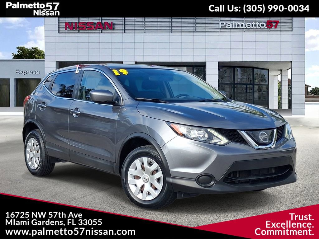 Used 2019 Nissan Rogue Sport S FWD image 1