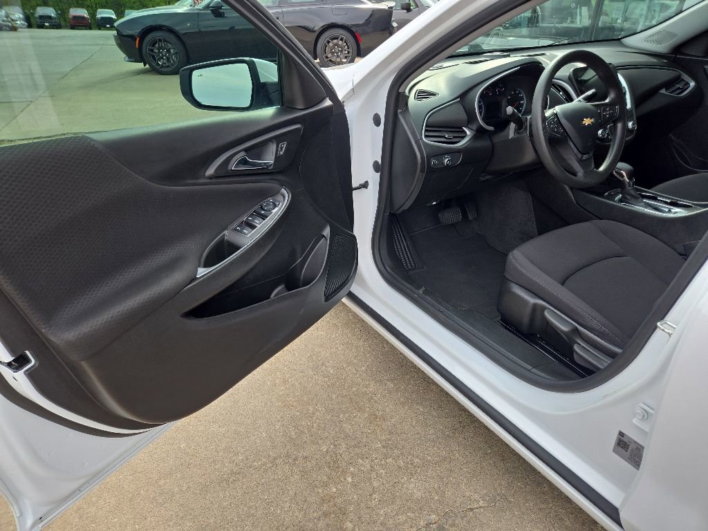 Used 2024 Chevrolet Malibu LS FWD image 29