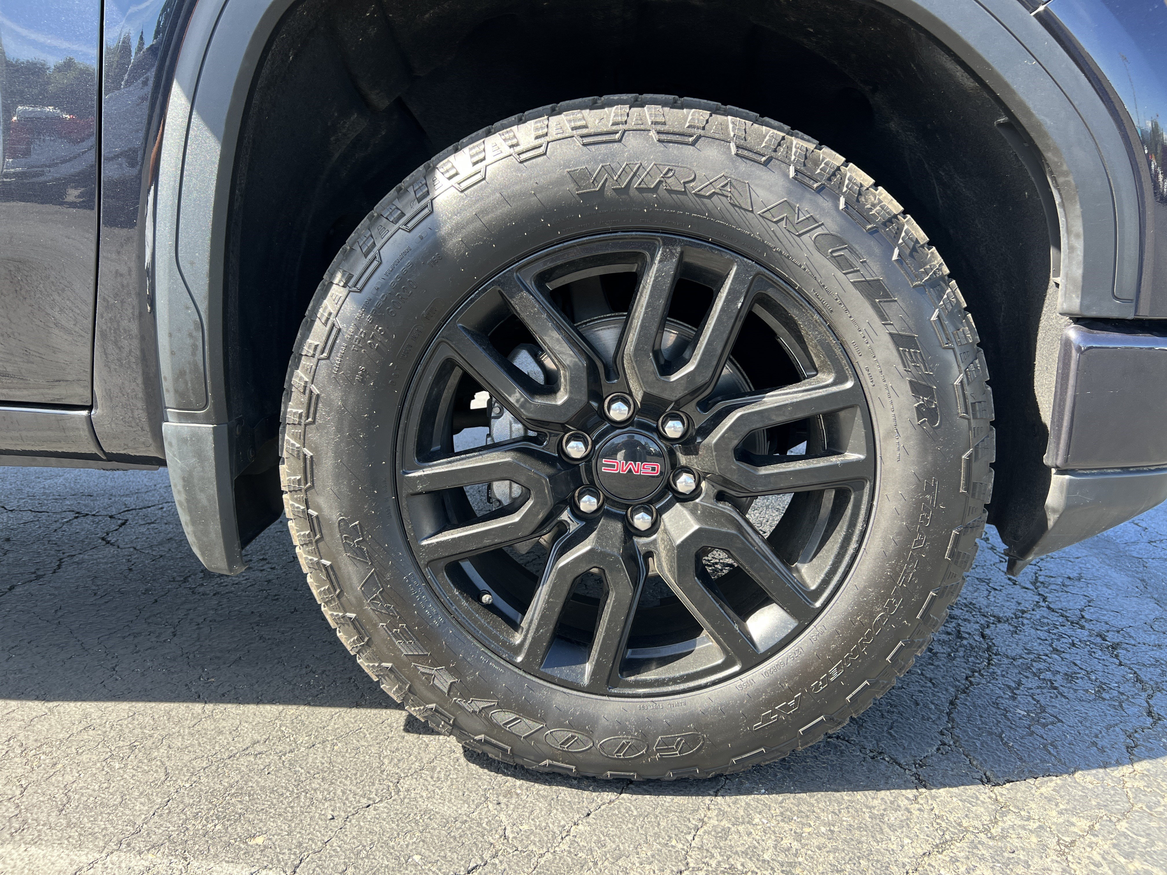 Used 2022 GMC Sierra 1500 Elevation w/ X31 Off-Road Package AWD/4WD image 11