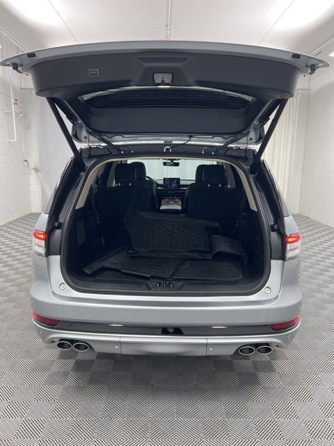 Used 2023 Lincoln Aviator Reserve w/ Equipment Group 201A image 17