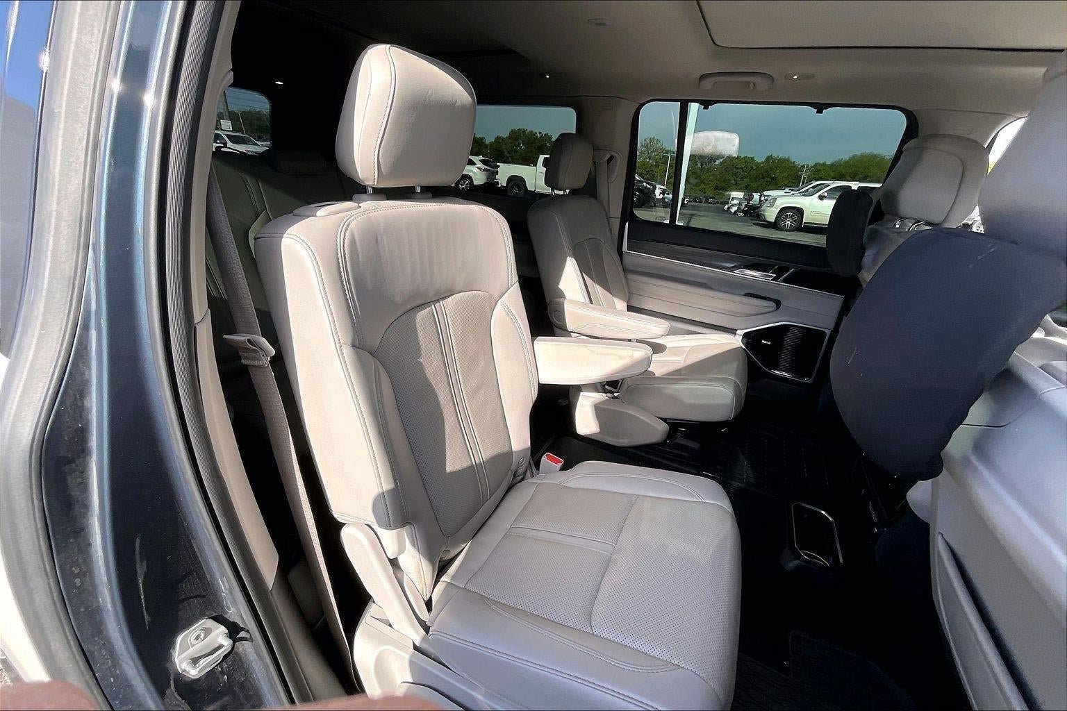 Used 2023 Jeep Wagoneer L Series III w/ Premium Group I AWD/4WD image 23