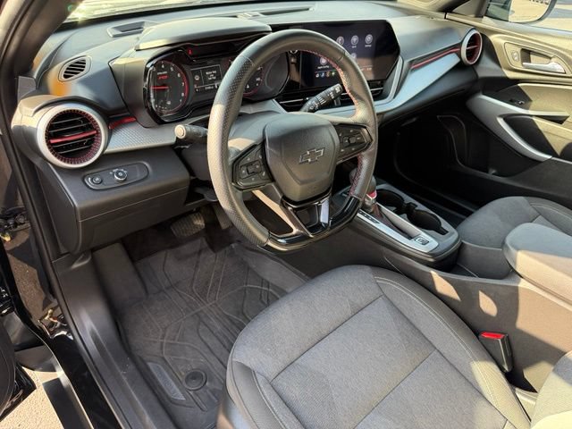 Used 2025 Chevrolet Trax RS w/ Sunroof Package FWD image 21