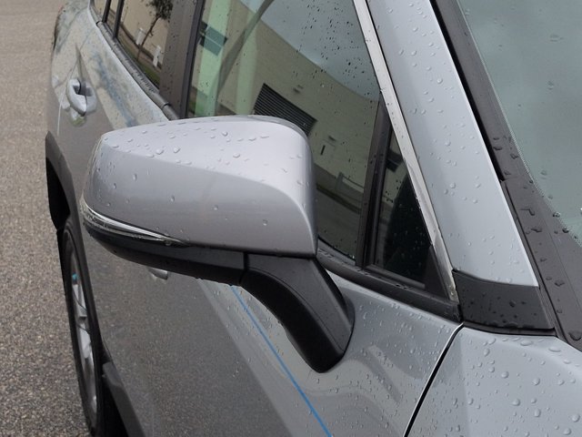 Used 2025 Toyota RAV4 XLE FWD image 13