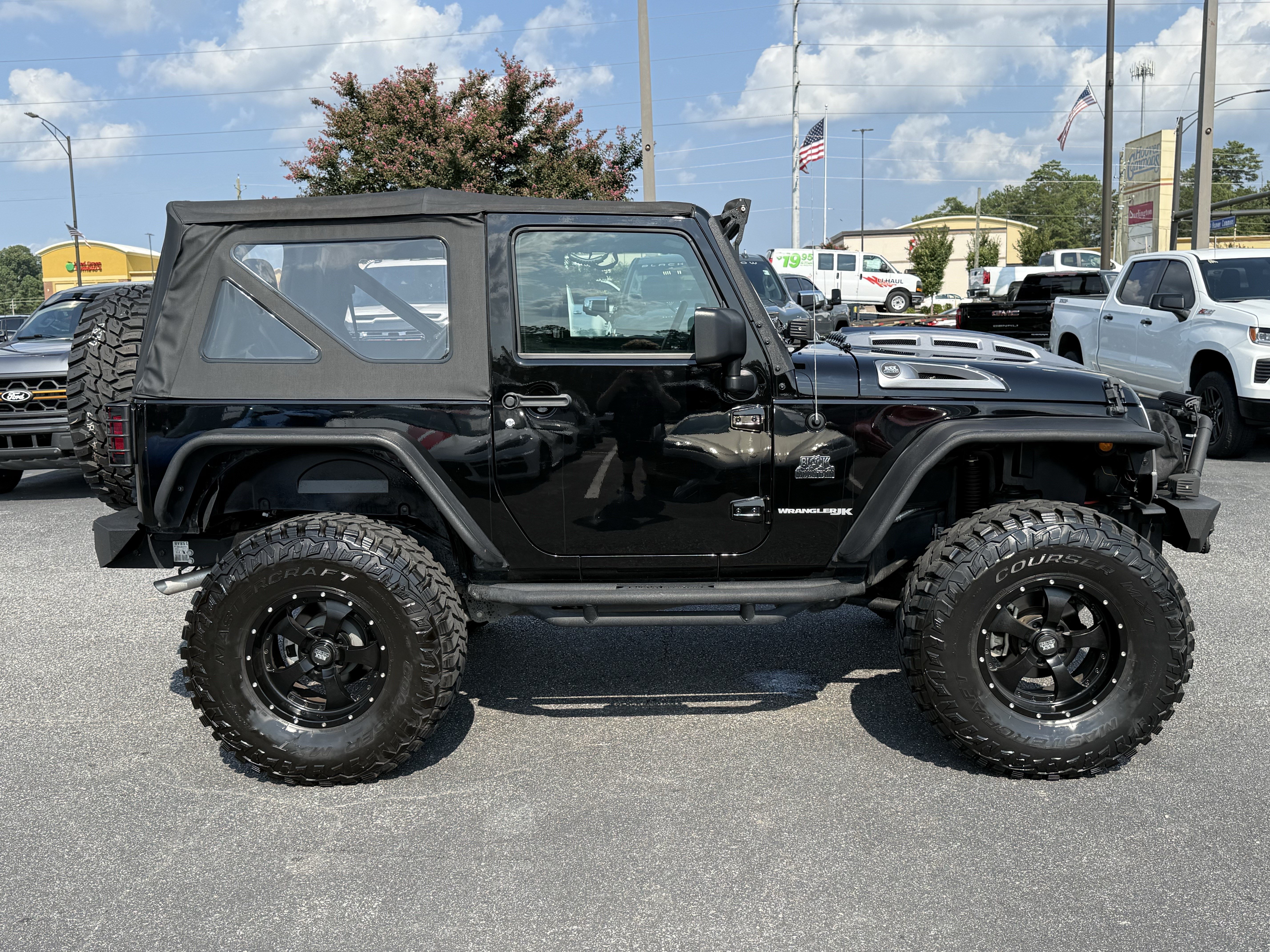 Used 2018 Jeep Wrangler Sport w/ Connectivity Group AWD/4WD image 11