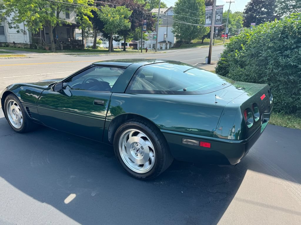 Used 1995 Chevrolet Corvette Coupe RWD image 4