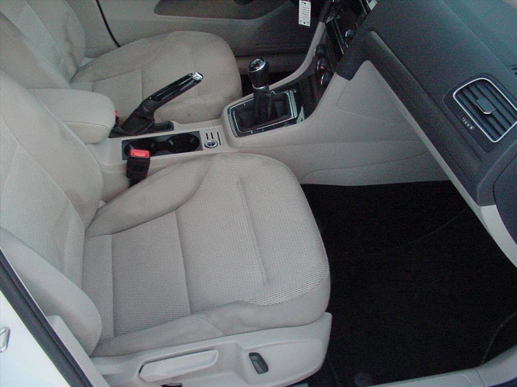 Used 2019 Volkswagen Golf S image 12