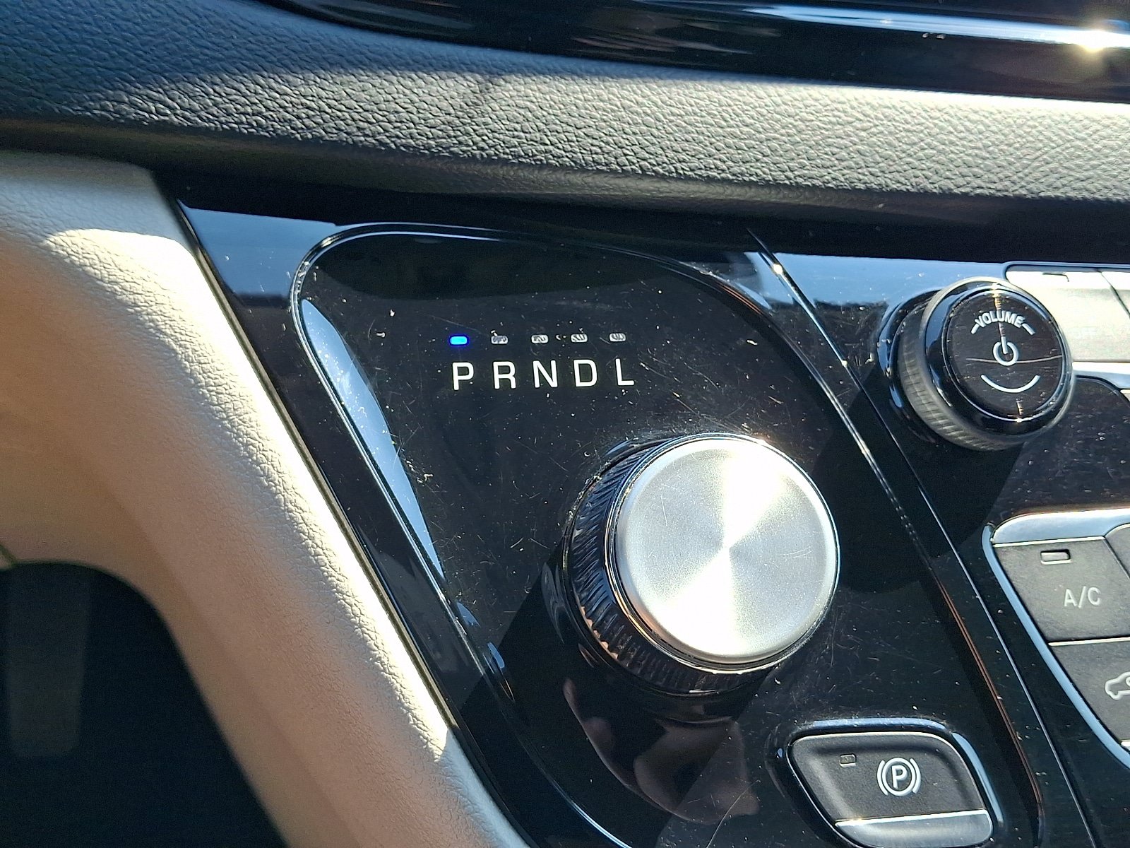 Used 2024 Chrysler Pacifica Touring-L FWD image 12
